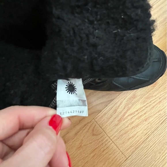 Ugg Adirondack Snow Leopard Winter Boot - Picture 10 of 13